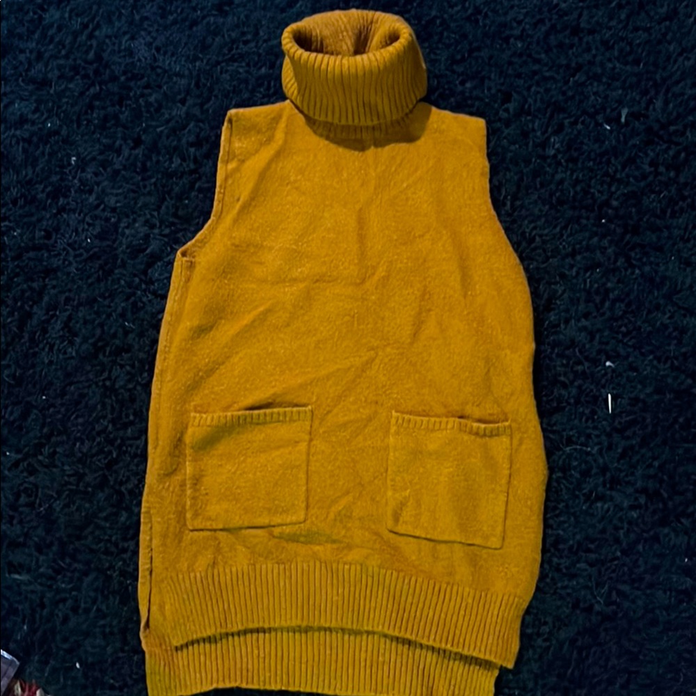 Sleeveless Turtleneck Sweather